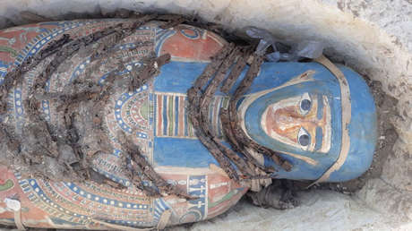 FOTOS: Encuentran ocho sarcófagos con momias cerca de El Cairo