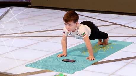 'El Pequeño Schwarzenegger': Un niño ruso hace más de 3.000 flexiones en 2,5 horas y bate 6 récords