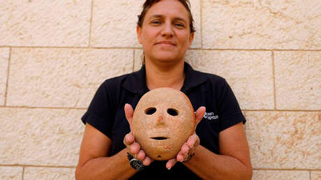 VIDEO, FOTO: ¿La primera máscara de Anonymous? Hallan una careta de piedra de 9.000 años