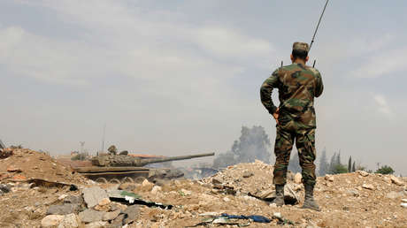 Agencia siria: La defensa antiaérea derriba varios objetivos enemigos en el sur de Siria (VIDEO)