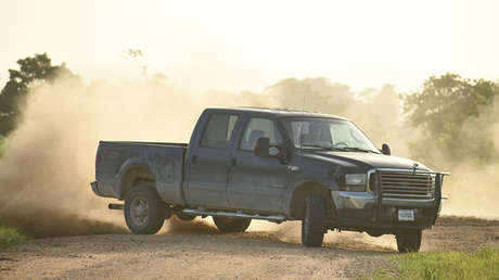 Conductor chino prende en llamas su propia camioneta al tirar una colilla por la ventana