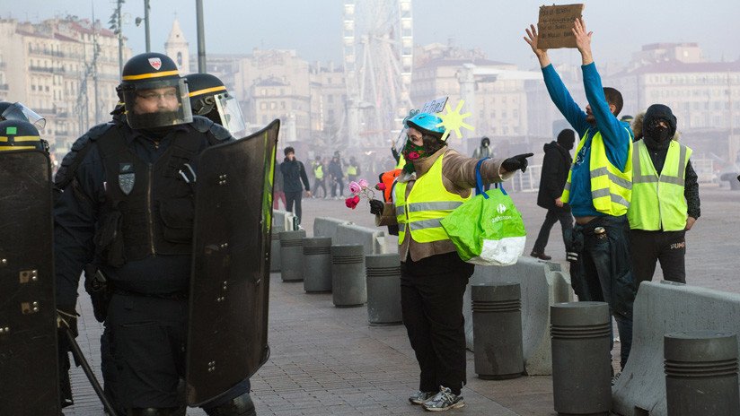 Mujer de 80 años muere impactada por un proyectil en la cara durante protestas en Francia