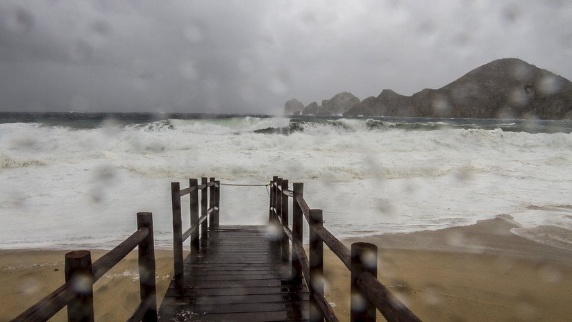 Olas erráticas e impredecibles amenazan a la costa de California: ¿Qué está pasando?
