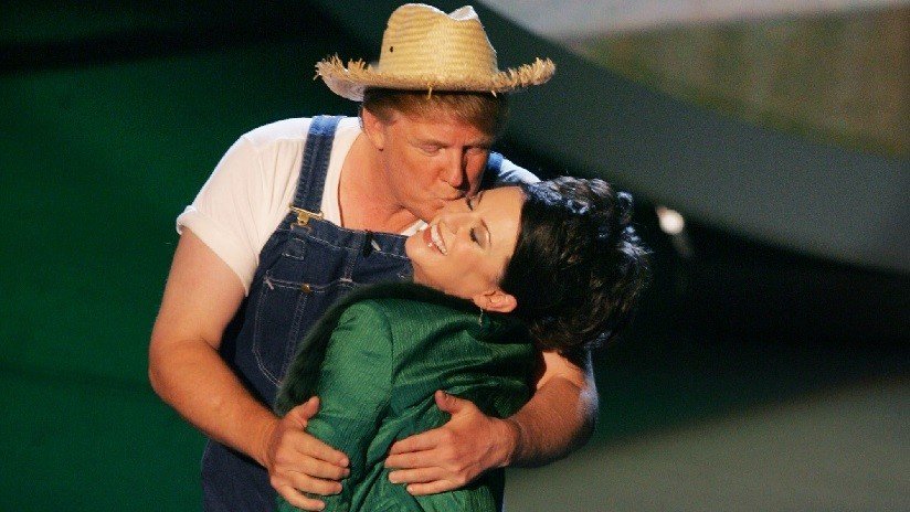 VIDEO: Trump sorprende a Twitter al publicar un video de sí mismo cantando vestido de granjero 