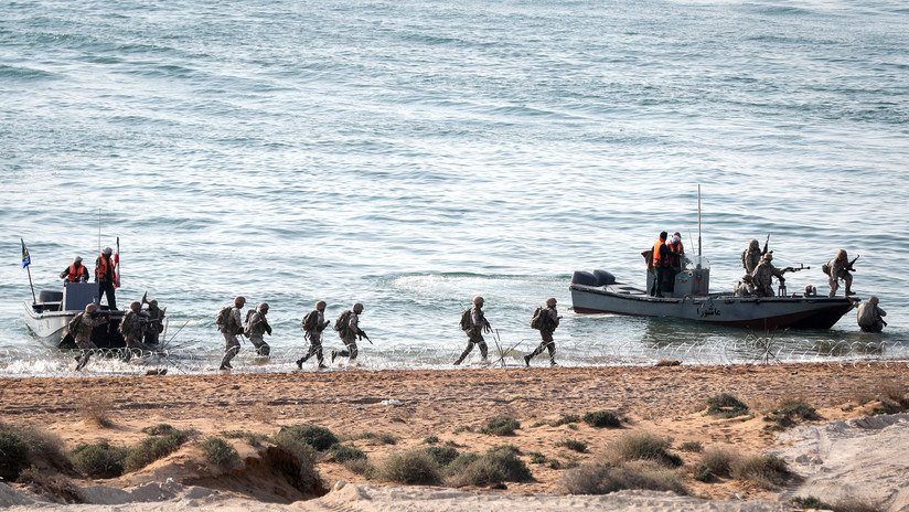 Irán realiza unos ejercicios militares tras la llegada de un portaviones de EE.UU. al golfo Pérsico