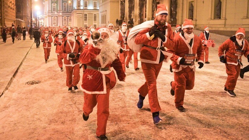 VIDEO: Miles de Abuelos del Frío invaden el corazón de San Petersburgo