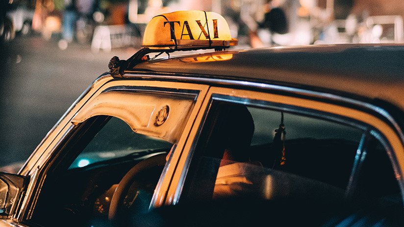 Madre pide a taxistas de otra ciudad despertar a su hijo para que pueda llegar a casa por Navidad