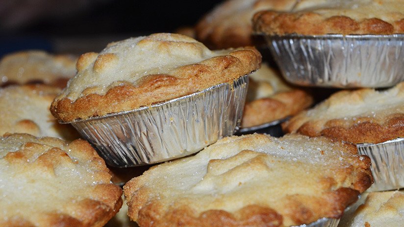 FOTO: Hallan pasteles navideños de la Segunda Guerra Mundial intactos y ocultos en un hotel