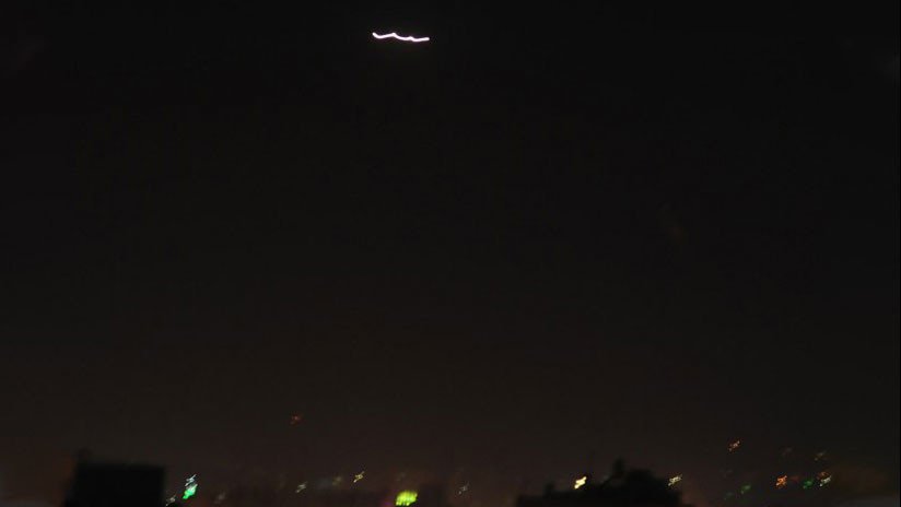 La defensa antiaérea siria responde a un ataque con misiles sobre Damasco (VIDEO)