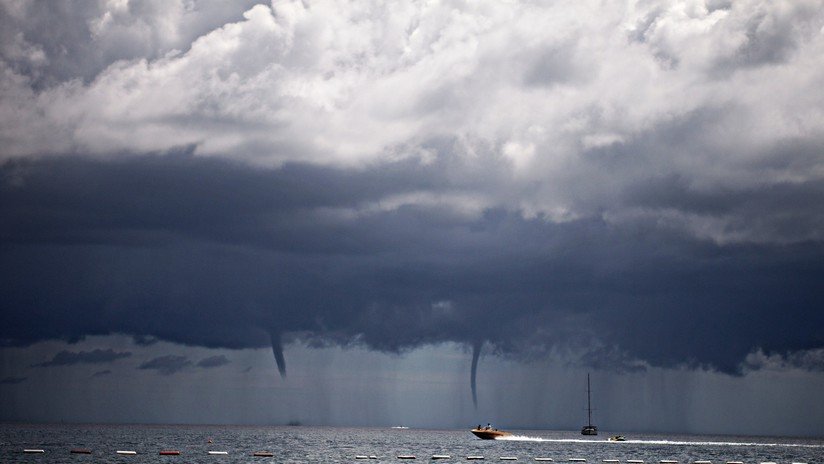 VIDEO: Captan un fenómeno único de cuatro trombas marinas surgiendo a la vez en el cielo tailandés