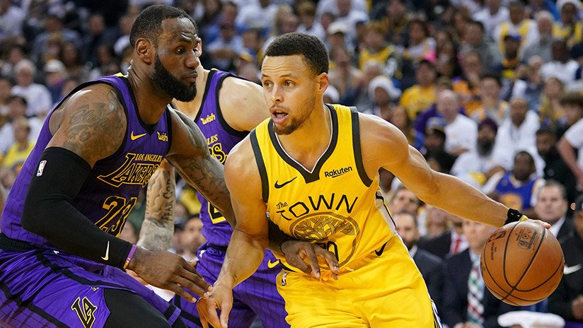 VIDEO: Jugador de la NBA juega a los espías e intenta escuchar instrucciones que le dan a su rival