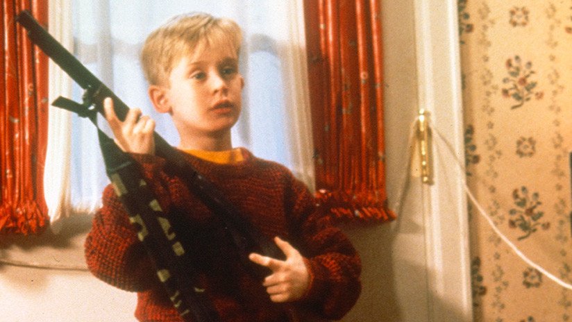 Ni Macaulay Culkin lo sabía: La película de gánsteres que veía en 'Mi pobre angelito' no es real