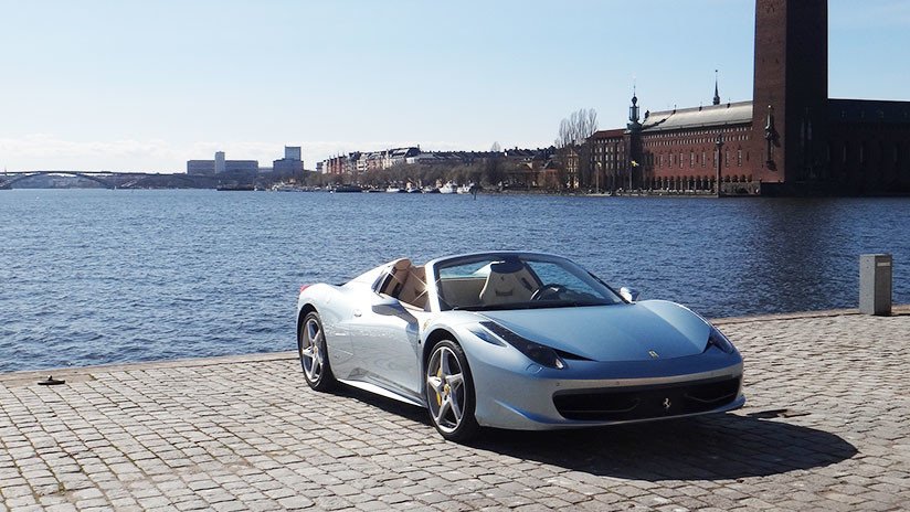 VIDEOS: Un Ferrari cae por un muelle de Florida