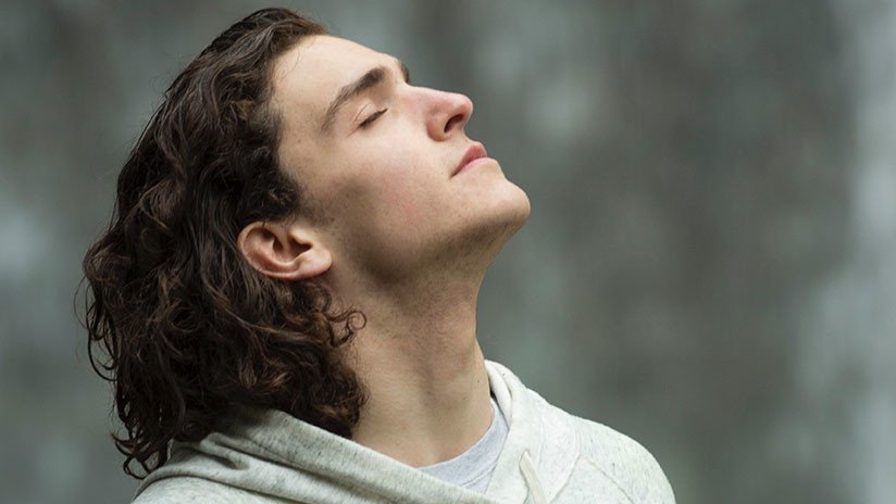 "Mirad la magia de mi melena": Se graba para buscar novia y la Red le toma el pelo (VIDEO)