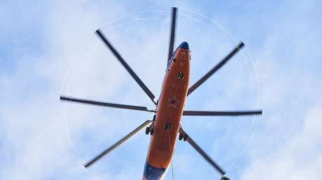 VIDEOS: Helicóptero Mi-26 transporta aviones Su-24 y Su-27 de la Armada rusa