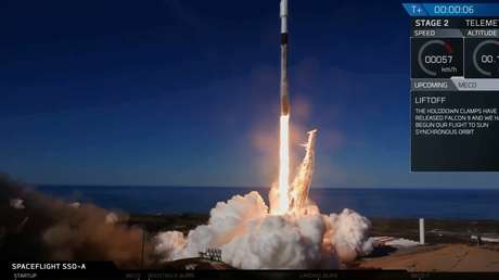 El SpaceX bate dos récords al lanzar un Falcon 9 con 64 satélites (VIDEO)