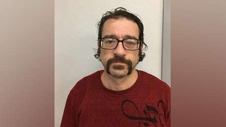 "Ya estoy aquí": un fugitivo responde por Facebook a los policías que lo estaban buscando