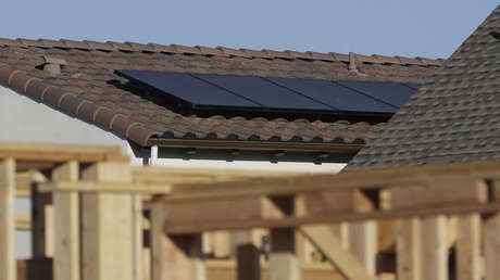 California obliga a instalar paneles solares en las nuevas casas con una medida "histórica"