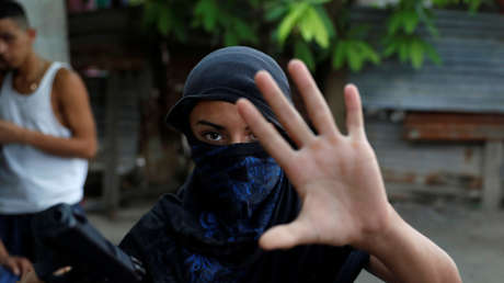 El líder de una temible pandilla deja el crimen y decide ayudar a quienes ante aterrorizaba