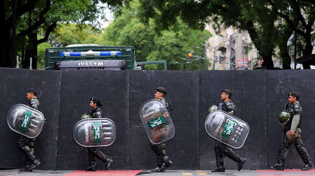Desalojan por la fuerza un edificio académico donde protestaban estudiantes en Argentina