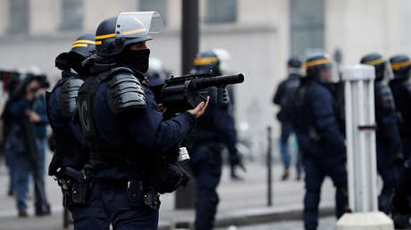 Polémica por la caída de un manifestante en silla de ruedas en un altercado con gendarmes en Francia