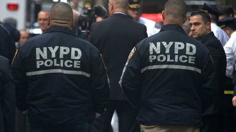 "Mancha para Nueva York": Polémica por la violenta detención de una mujer aferrada a su bebé (VIDEO)