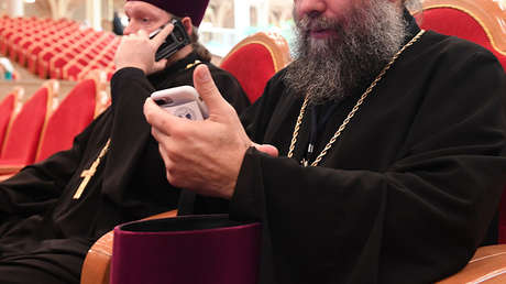 Sacerdote presume de Gucci y Louis Vuitton y se tiene que disculpar tras hacerse viral (FOTOS)