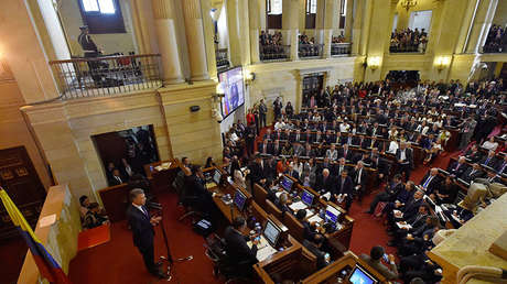 Congreso de Colombia da marcha atrás a polémico artículo que afectaría a exguerrilleros