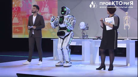 "Mucho ruido y pocas nueces": Cadena rusa explica el reportaje del 'robot avanzado' que era humano