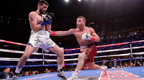 "Duró más mi cerveza": Llueven memes tras la fugaz victoria de 'Canelo' Álvarez sobre Rocky Fielding