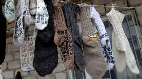 Un hombre termina con hongos en sus pulmones por oler sus calcetines sucios a diario