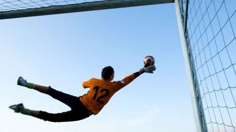 VIDEO: La heroica jugada sobre la línea de gol que evitó 5 veces que el balón entre en la portería