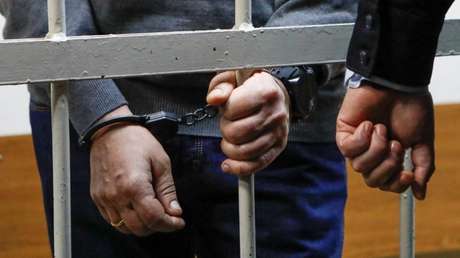 VIDEO: Lo detienen por robar un celular y su madre lo visita en comisaría para darle una paliza