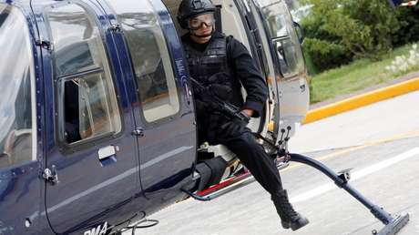 Trabajadores de la salud retienen a la esposa de un gobernador en México