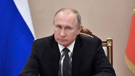 El portavoz de Vladímir Putin cuenta cómo el presidente recibe la información
