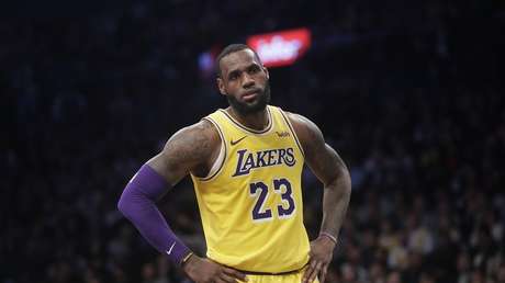 VIDEO: Se viraliza un video de LeBron James motivando a su hijo tras remontar un partido