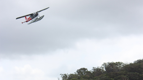 Las últimas imágenes desde el avión que se estrelló con un millonario a bordo