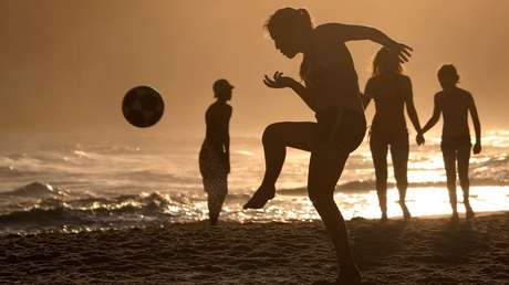 "Son ideas de Satanás": El dueño de un club rumano afirma que las mujeres no deben jugar al fútbol