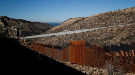 El jefe de gabinete de Trump afirma que EE.UU. no puede "gastar dinero de México" para el muro