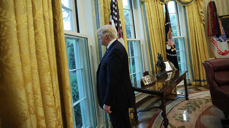 "Pobre de mí": Trump se queja en víspera de Navidad de que está "solo en la Casa Blanca"