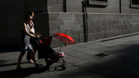 #AvisaCuandoLlegues: El miedo que sufren las mujeres al volver a casa, en mensajes de WhatsApp