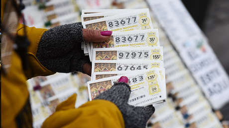 Gana el Gordo de la lotería de Navidad de España y fallece un día después de cobrar el premio