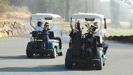 Encuentran ahogados en Tailandia a dos turistas surcoreanos tras un accidente en carritos de golf