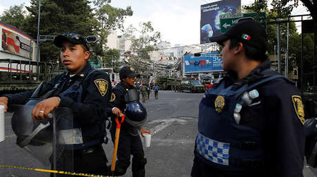 VIDEO: Cinco personas golpean brutalmente y dejan inconsciente a un Policía en México
