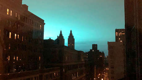 VIDEO: Así fue el resplandor que tiñó de azul la noche de Nueva York