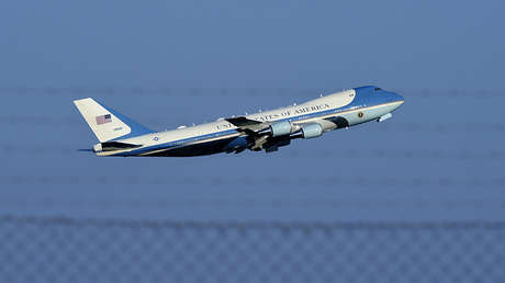 Cómo un entusiasta británico reveló sin querer el vuelo secreto de Trump a Irak