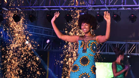 VIDEO: Se corona Miss África 2018 y se le prende fuego el pelo