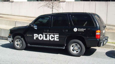 VIDEO: Golpea a un policía ebrio que chocó su vehículo e intentó huir