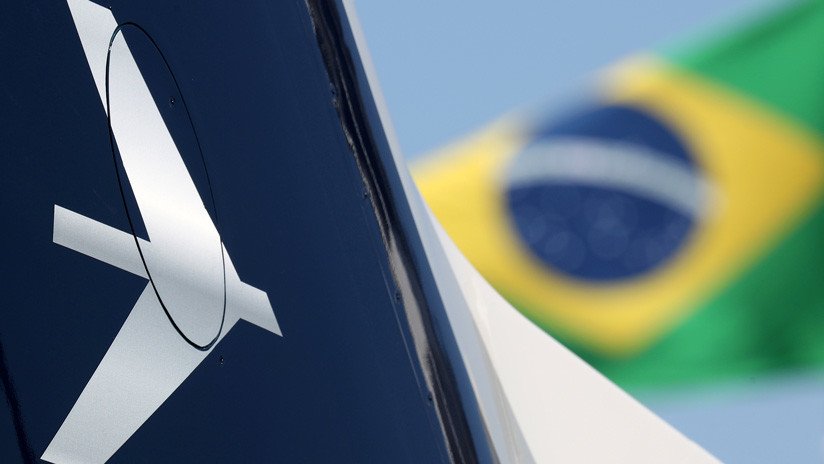 Bolsonaro da luz verde a la fusión entre Embraer y Boeing