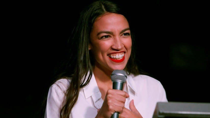 Video del primer discurso de la congresista más joven de EE.UU. bate un récord en Twitter 